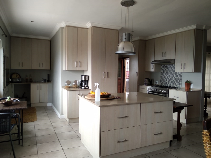 To Let 7 Bedroom Property for Rent in Dana Bay Western Cape